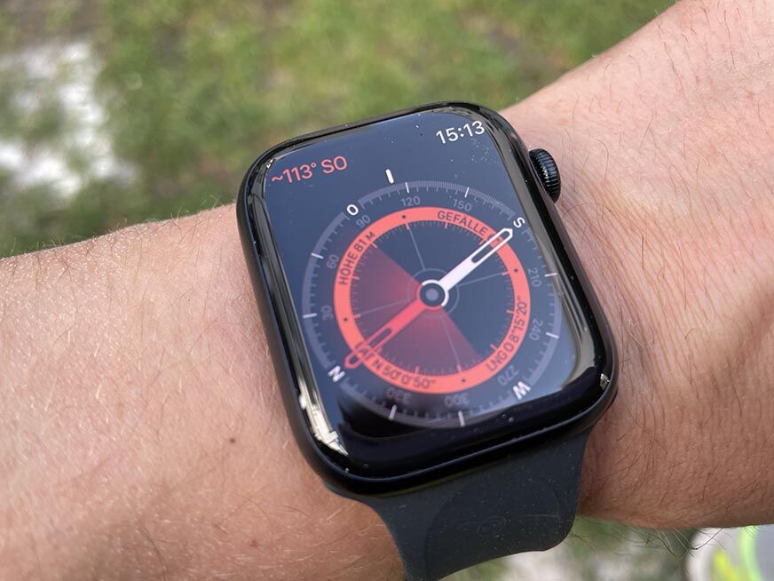 Вы можете увидеть компас на часах Apple Watch Series 7.